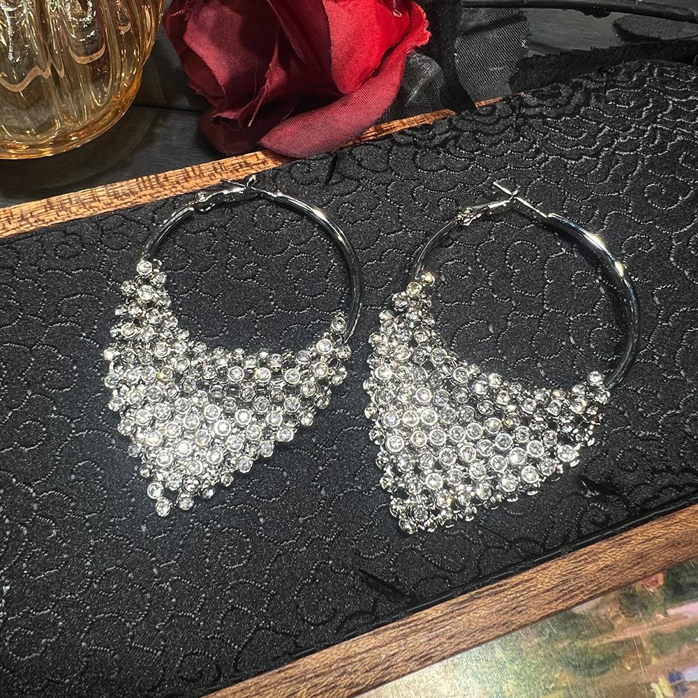 18K Cold Wind Sequined Spice Girl Earrings, Niche Design Sense, High Sense, European and American Sweet and Cool Wind Earrings