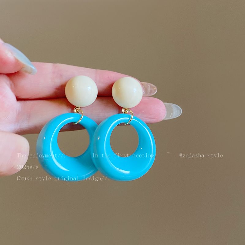 

Summer Dopamine Contrast Color Hoop Earrings Female 2025 New Arrival Niche Style Special Ear Studs Color Circle Exaggerated Earrings Blue and white Contrast Color pair
