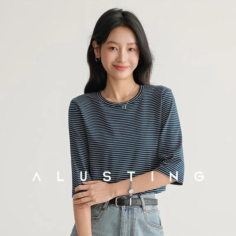 

Women s Striped Half-Sleeve Top Loose Fit Casual Round Neck T-Shirt M білий