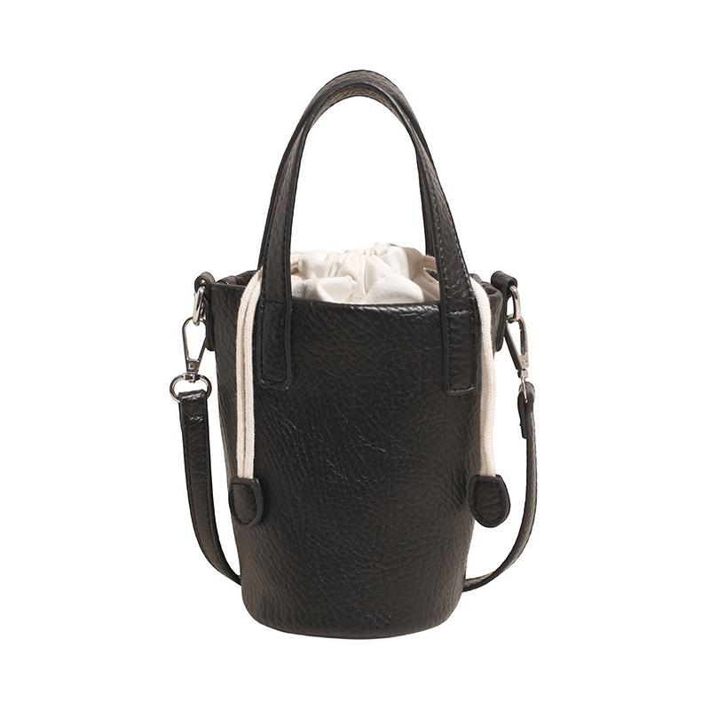 

Новая женская сумка через плечо чёрный