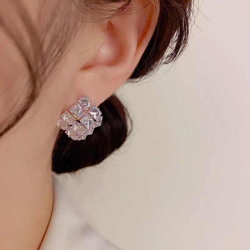 Delicate Square Rhinestone Stud Earrings for Women Shiny Cube Crystal Stud Earrings Fashion Wedding Date Jewelry Birthday Gifts