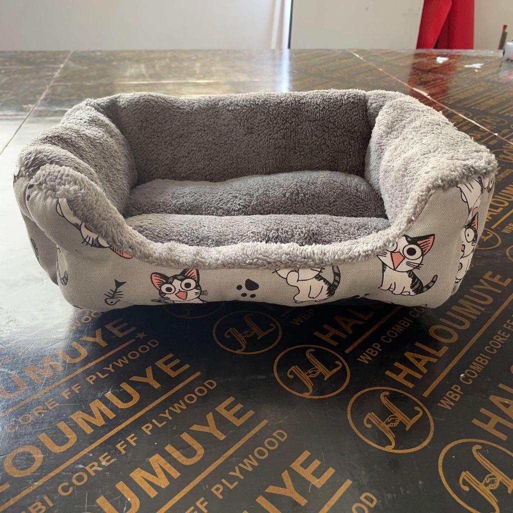 Universal Four Seasons Pet Bed: Warm Winter Nest for Cats & Dogs, All Sizes