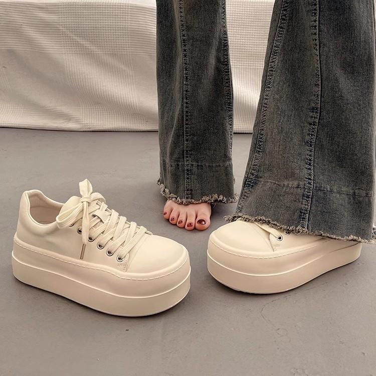 Korean version 2025 new fashion commuter retro high-value platform white shoes versatile light casual sports shoes