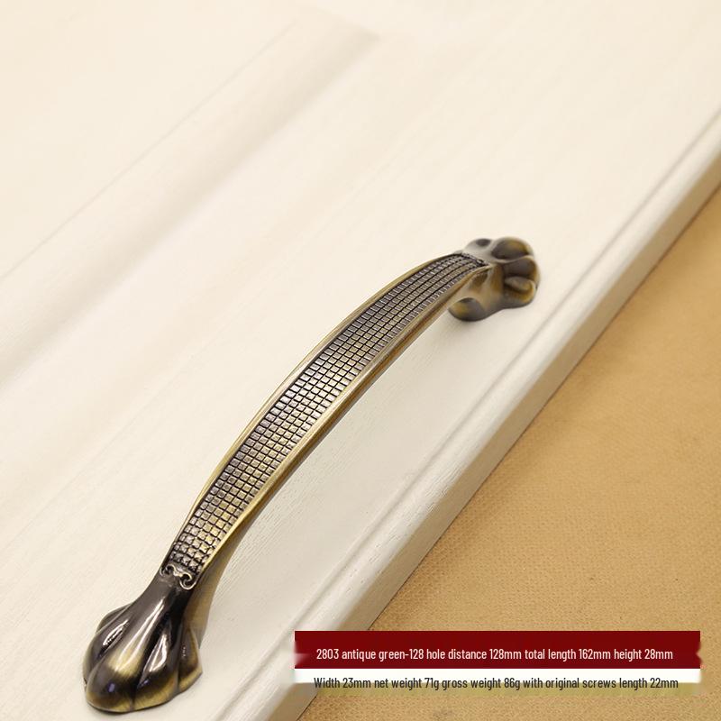 European Style Antique Bronze Pull Handle for Kitchen Cabinets, Wardrobes, and Drawers - Classic Retro Zinc Alloy Design.