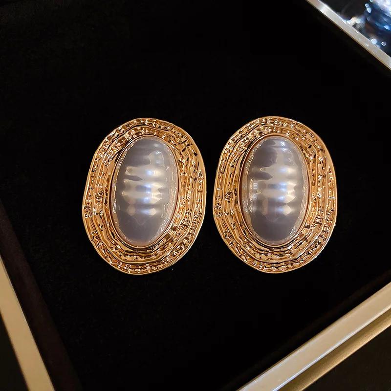 Ruffled Stripes Oval Pearl Earrings for Women Vintage Fashion High Sense Stud Earrings Personality Exaggerated Zircon Gift