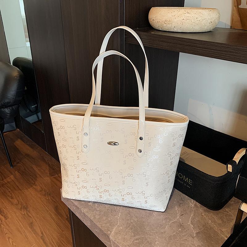 

Large capacity fashion shoulder bag women s new high-end versatile tote bag class commuter bag