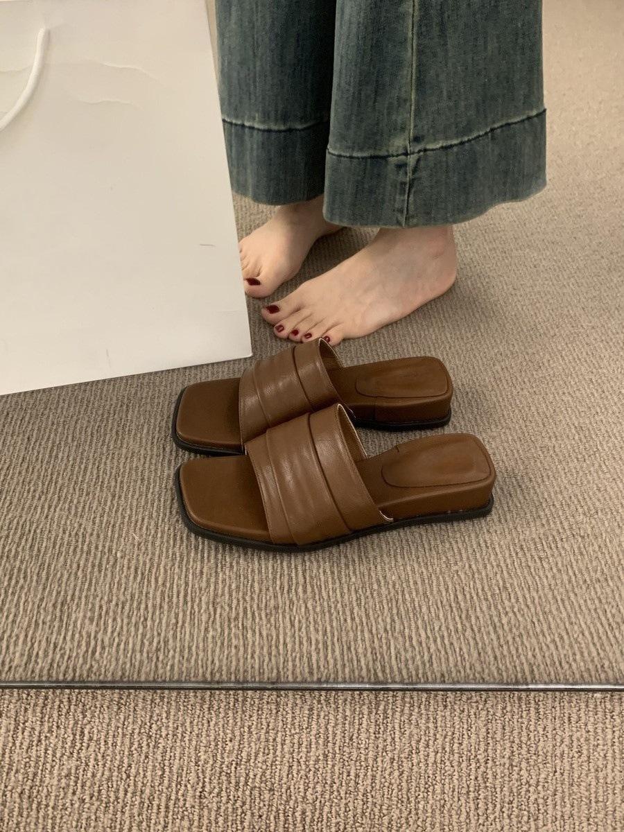 

French thick-bottomed heel pleated one-word open-toed slippers for women s summer wear versatile and not tiring vacation beach sandals 40