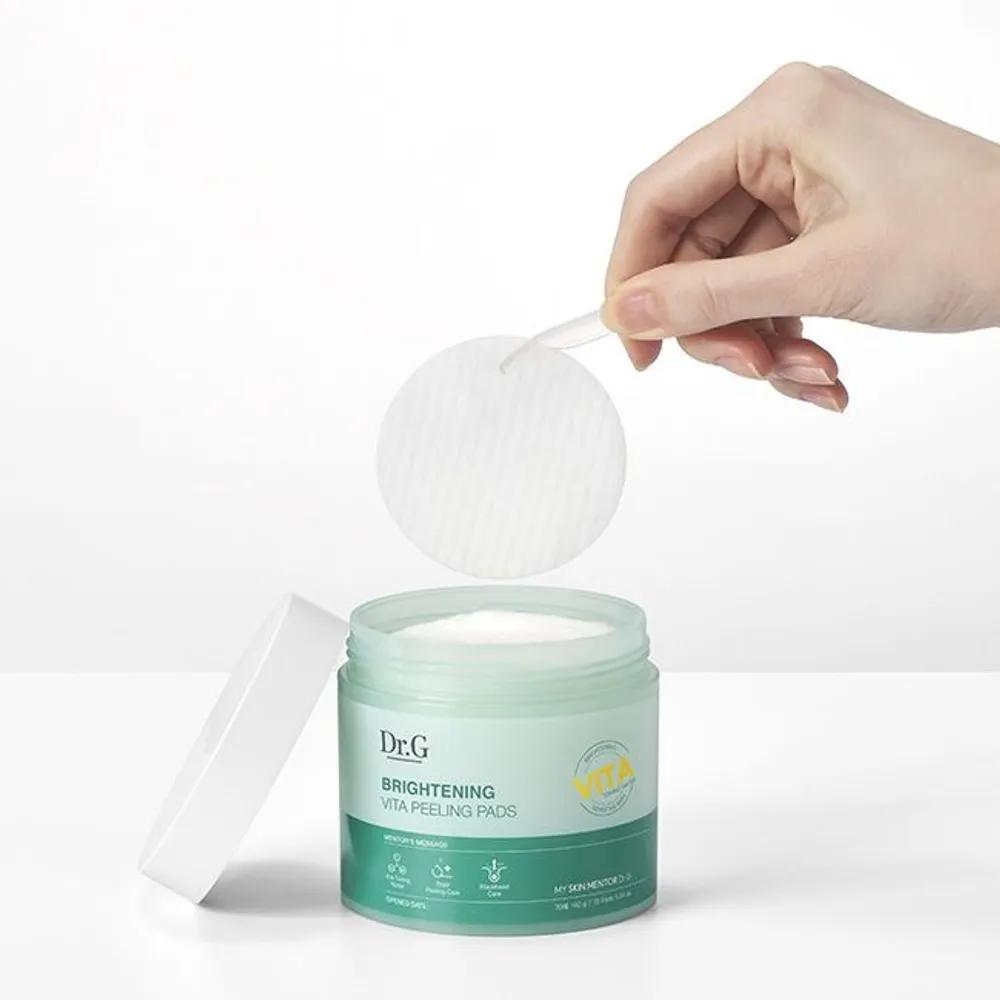[1+1] Brightening Vita Peeling Pads 70 Sheets