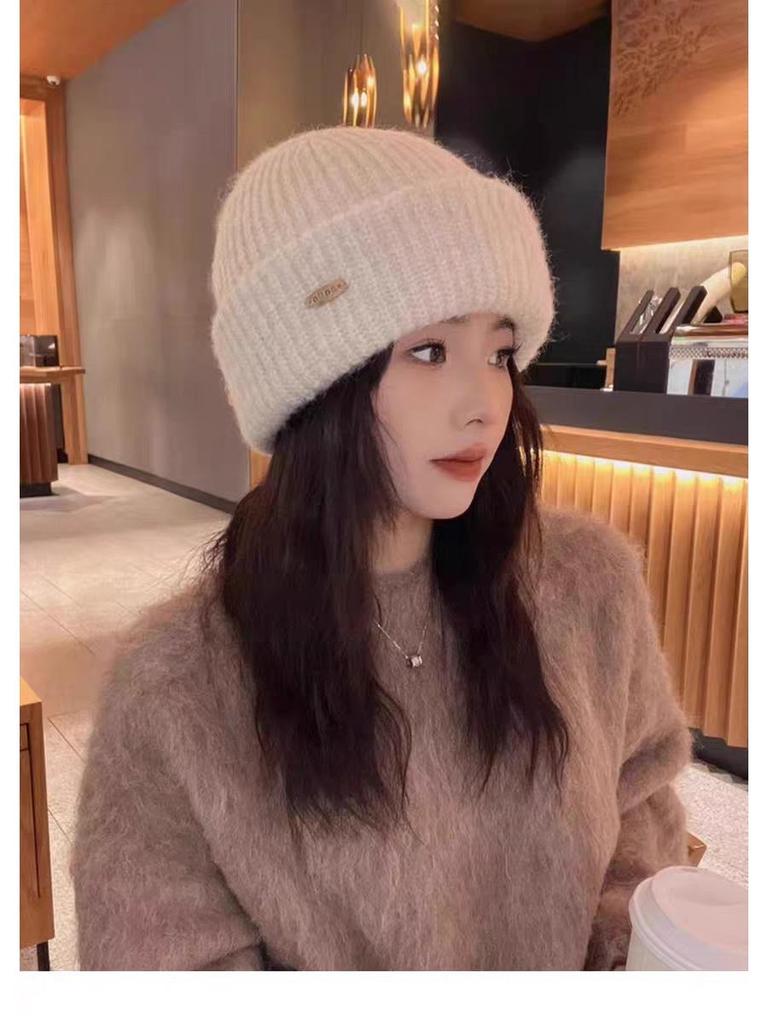 2025 Women's High-Quality Wool Knit Beanie: Autumn & Winter Style with Warm Ear Protection, Fashionable & Versatile for Large Head Circumference