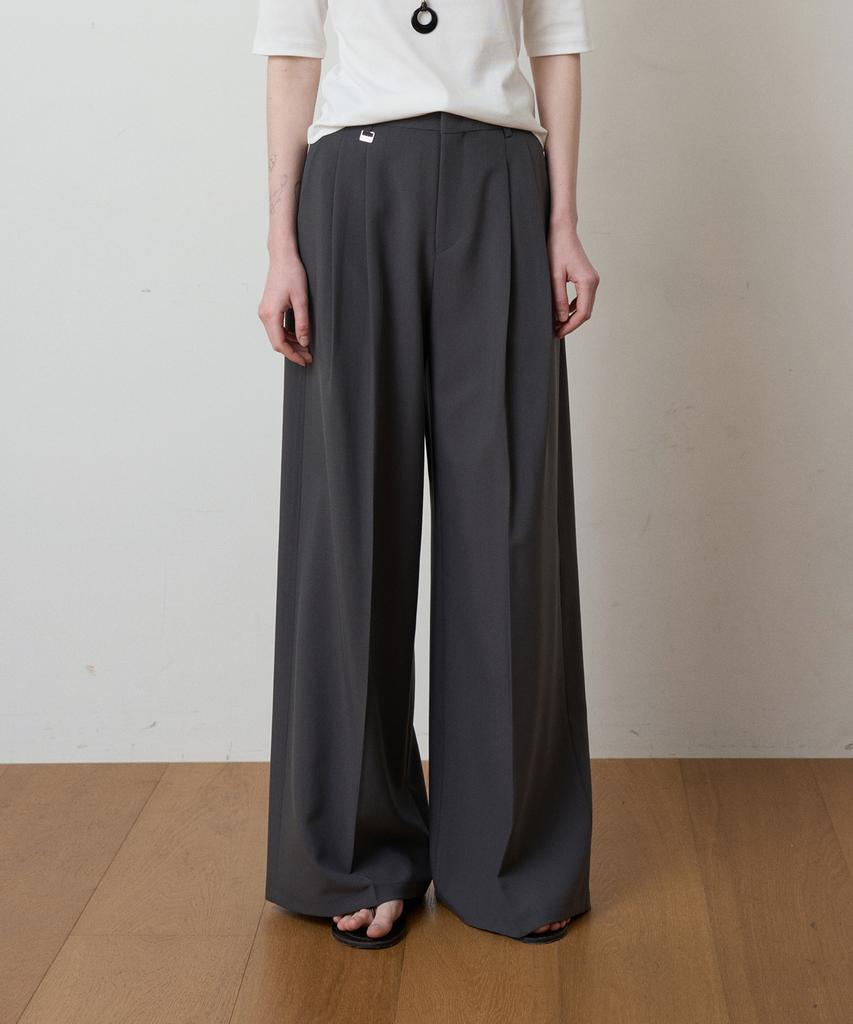 FROMWHERE Pintuck Trousers Charcoal
