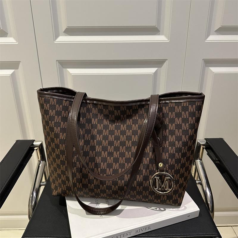 Large-capacity Bag Women's 2025 New Spring and Summer Versatile Niche Design Class Shoulder Commuter Bag Portable Tote Bag