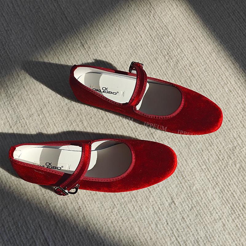 IPPEUM Red Velvet Ballet Flats Shoes Women Buckle Round Toe Ballerinas Zapatos Mujer Mary Janes Shoes