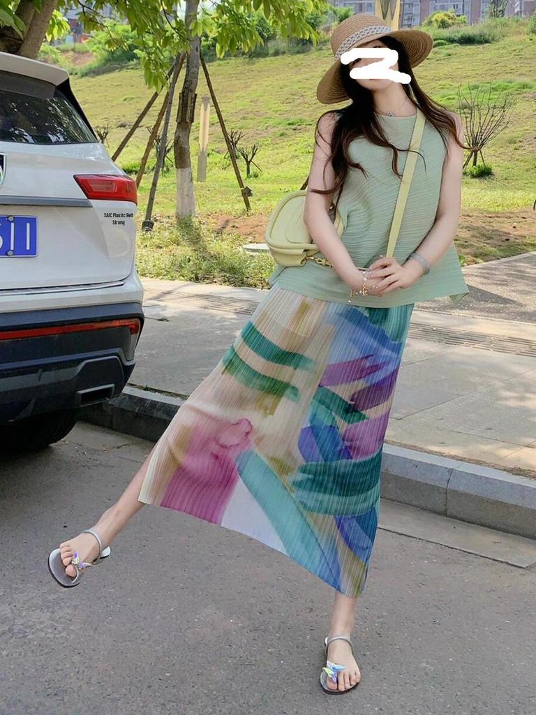 Miyake Pleated Women's Summer Two-Piece Suit - Elegant Age-Reducing Set