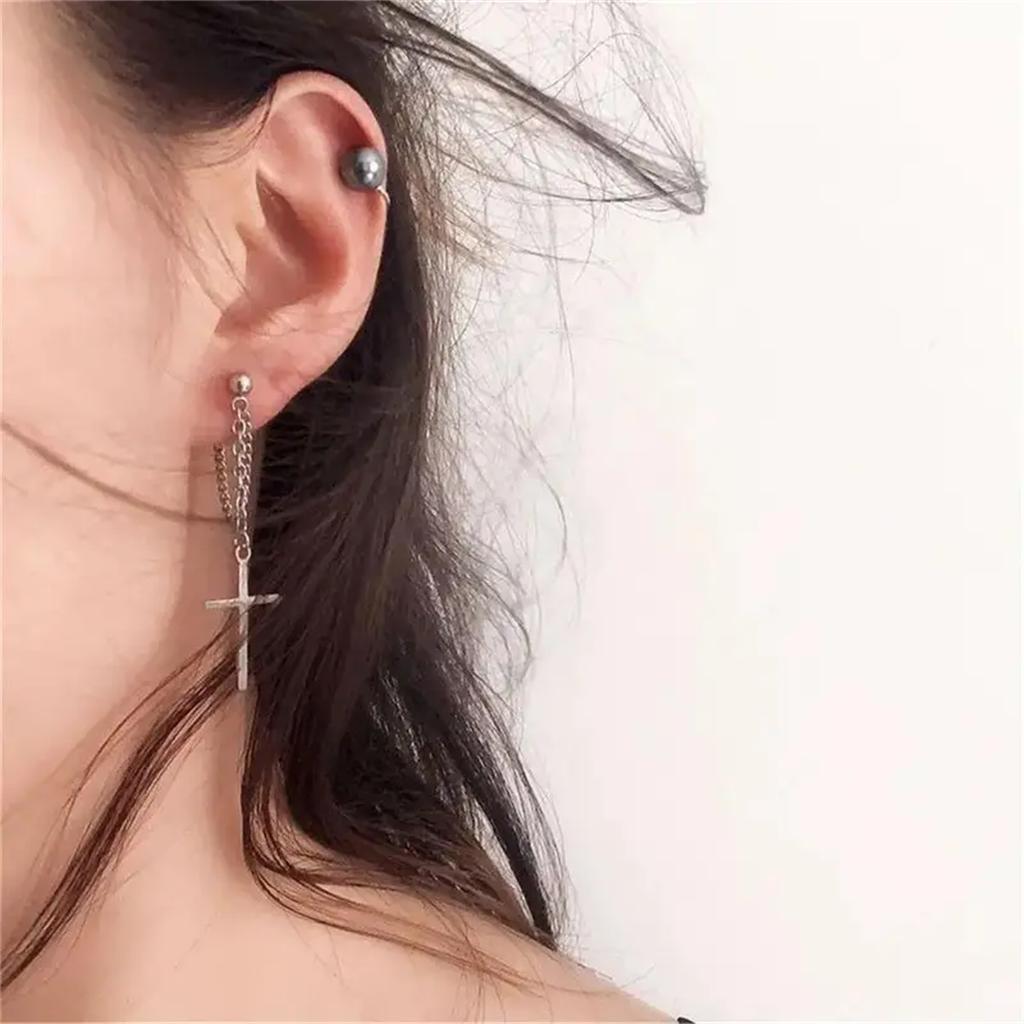 Sølvfarge Cross Chain Design Dingle øredobber Hip Hop Goth Style Legeringssmykker Trendy Faithful Ear Ornaments