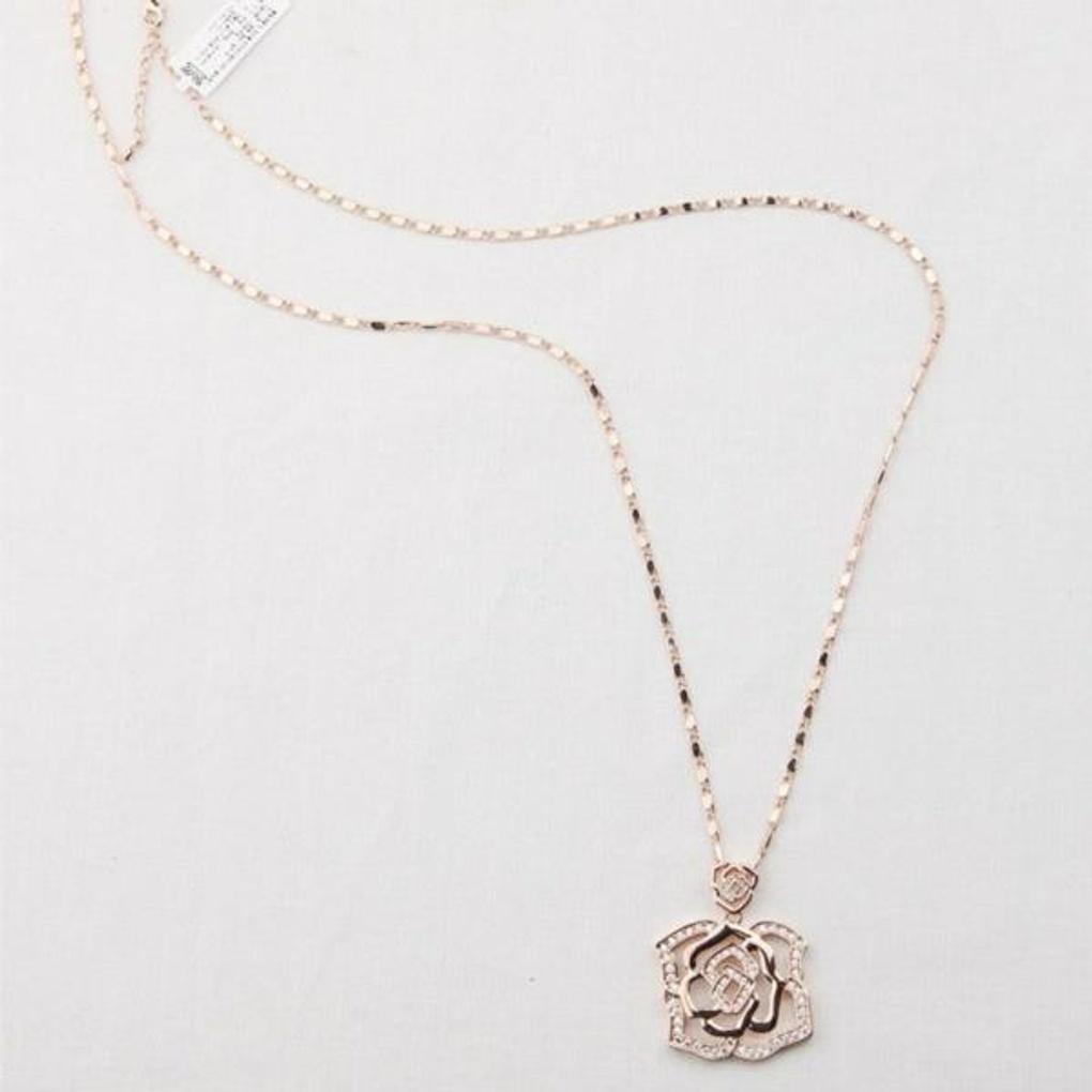 Atria [Dongsuwon NC] Lovely Pink Rose Necklace with a Luxurious and Brilliant Feel JTONEFR002