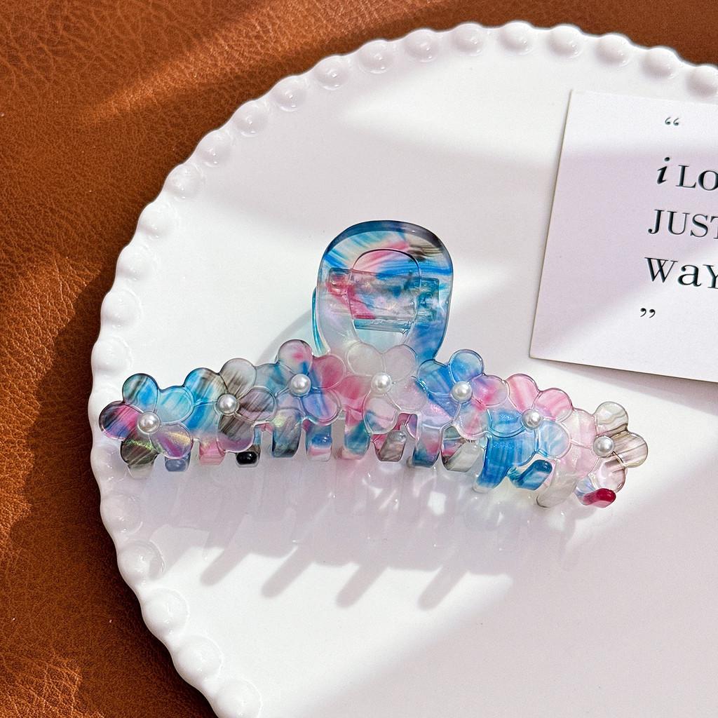 Stylish Versatile Acrylic Hair Clip Featuring Geometric Flower Design For Women