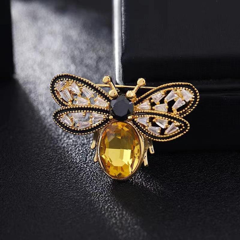 Elegant Glass Bee Brooch: Retro Corsage and Pin for Clothing Accessories