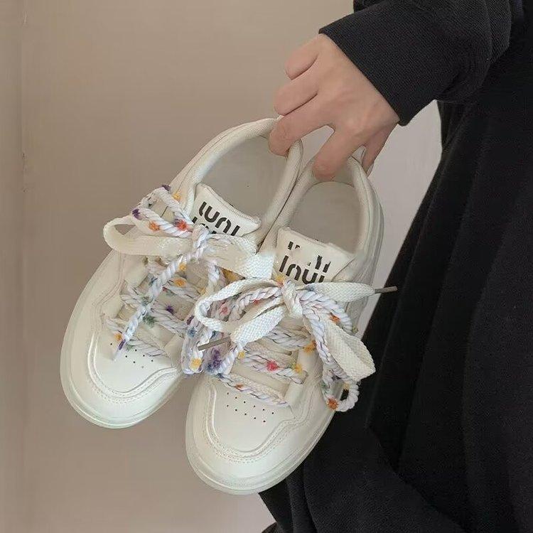 

2025 новые кожаные белые туфли на платформе, повседневные универсальные кеды, сочетающиеся с юбками, подчеркивающие стопу, маленькие женские туфли на весну и осень 35