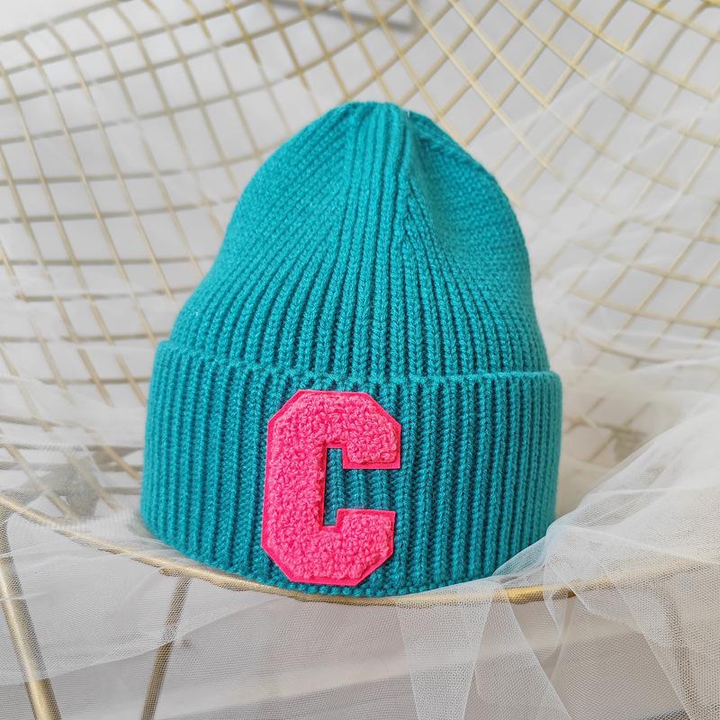 Chapeau d'hiver simple multicolore avec grande lettre C pour femme, bonnet unisexe d'hiver, casquette d'extérieur épaisse et chaude, style hip-hop, sport, ski, tricoté
