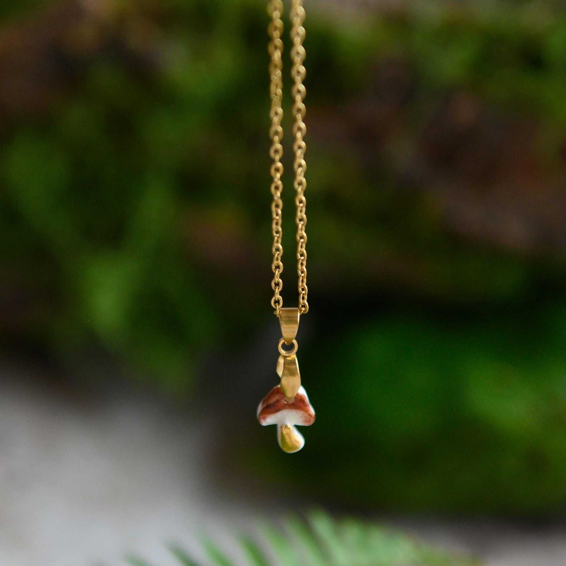 

Strawberry Mushroom Gold Chain Necklace Niche Design Sense Light Luxury Clavicle Chain Fashion Versatile Single Item