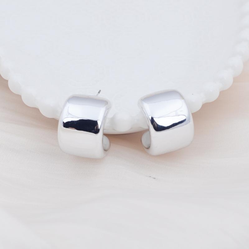 

New C-shaped Women s Stud Earrings Smooth Metal Mini Geometric Statement Female Small Earrings boucle d’oreille femmes 2024