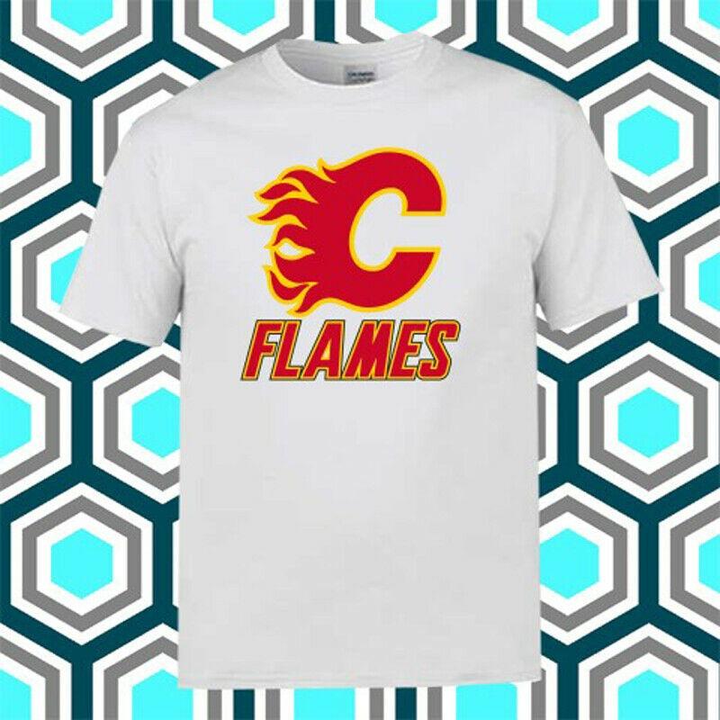 

Белая футболка с логотипом хоккейного клуба «Калгари Флэймз»