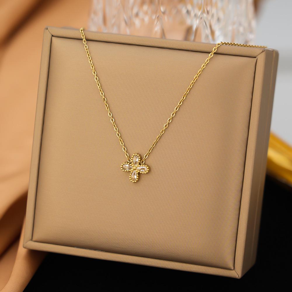 European Style Luxe Zircon Four-Leaf Clover Jewelry Set for Women: Necklace, Bracelet, Earrings