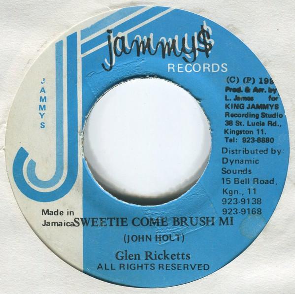 

7-дюймовая пластинка ГЛЕН РИКЕТТС / MAFIA & FLUXY - Sweetie Come Brush Mi НЕТ Jammy s Records 1992 Ямайка Регги, Ска и Даб Б/У