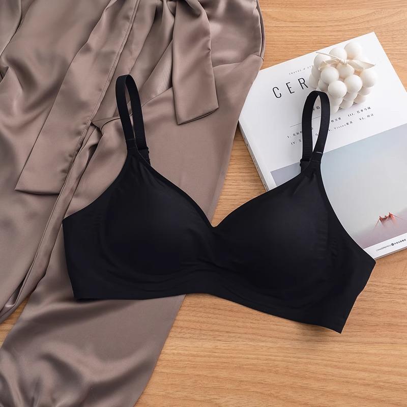 Ice silk light and thin seamless underwear for women, latex pad without steel ring gathers simple solid color breathable bra cover