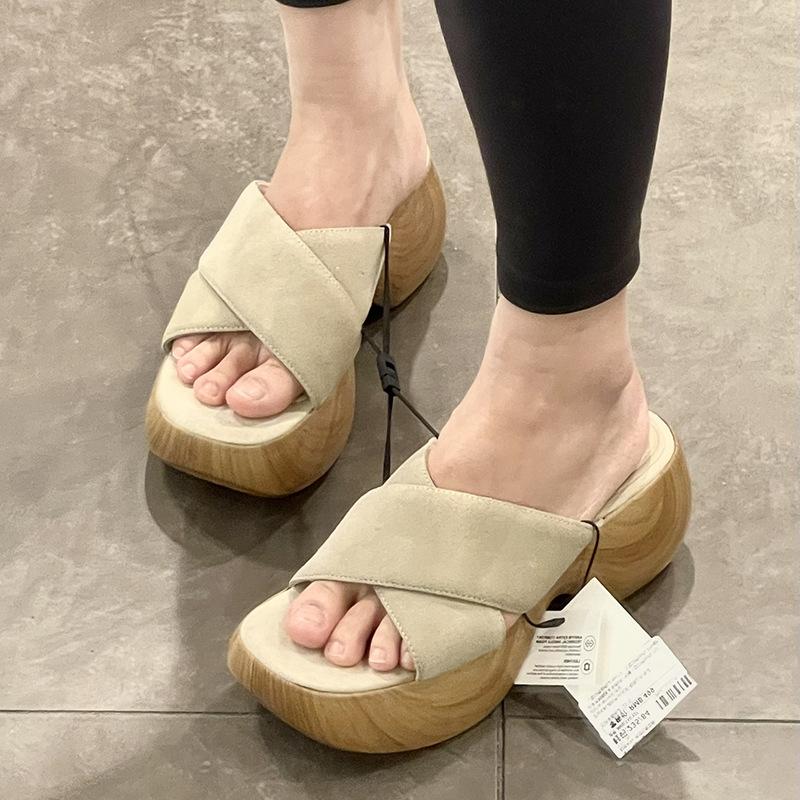 Fashion Fashion Casual Beach Flip Flops New Designer Platform Slippers for Women 2025 Summer Solid Color Beach Luxury Shoes Female