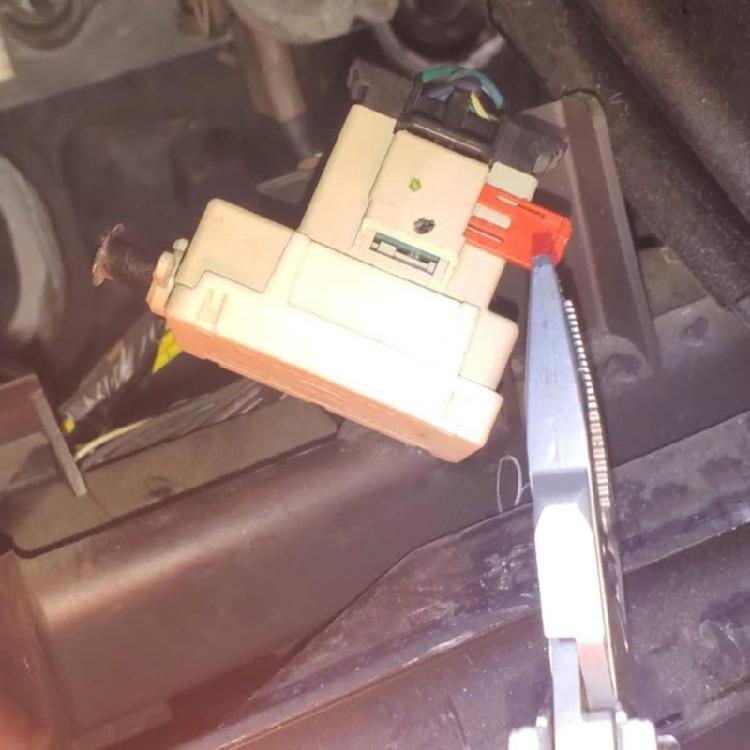 Efficient Brake Lamp Switch for 657953209571 657952009103 560294 56054001 56029454AC Offer Enhances Safety Simple Setup