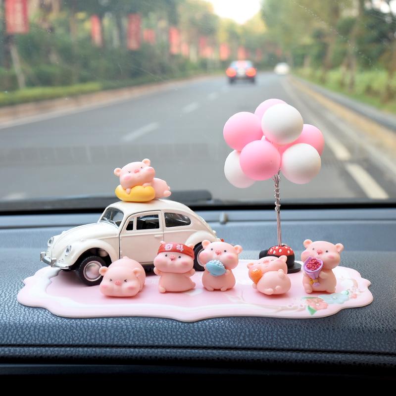 Celebrity Pig Car Ornament: Cute Console Decoration & Air Freshener Holder