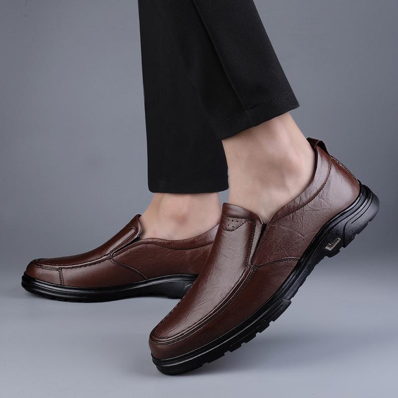 Novos Mocassins Masculinos Leves para Exterior 2024 Venda Quente Sapatos de Condução Masculinos em Couro Genuíno Sapato Casual Confortável Masculino de Alta Qualidade