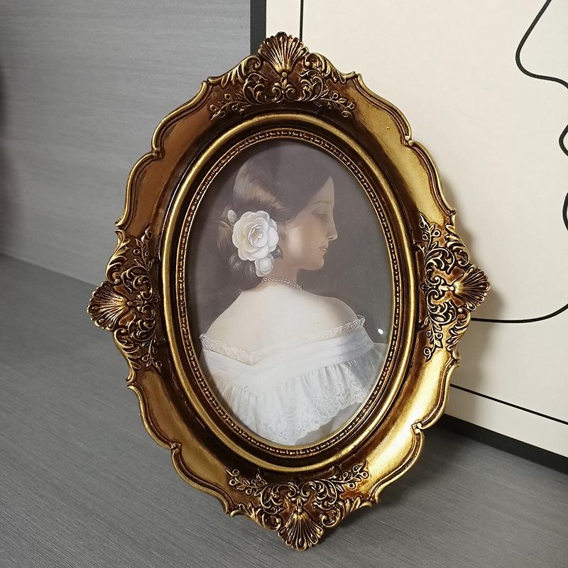 European Retro Resin Photo Frame: Artistic, Light Luxury Carved Design for Wall Hanging and Foyer Display