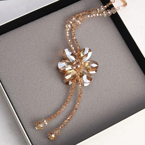 Geometrisk anhengskjede med store og små firkanter