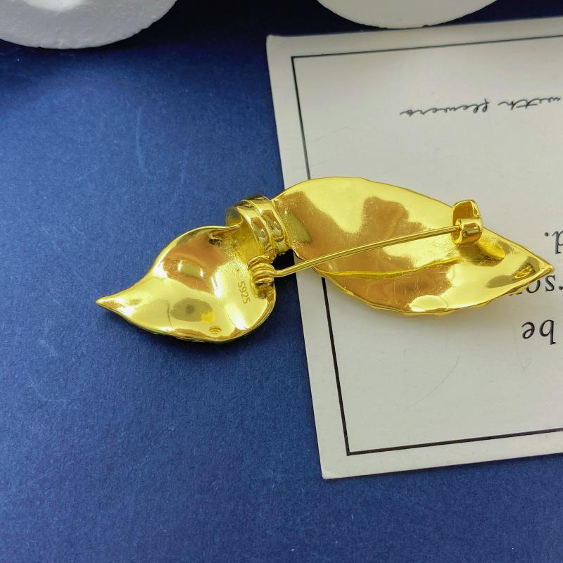 2025 Elegant S925 Sterling Silver Gold-Plated Feather Leaf Brooch - Versatile Retro Business Decoration