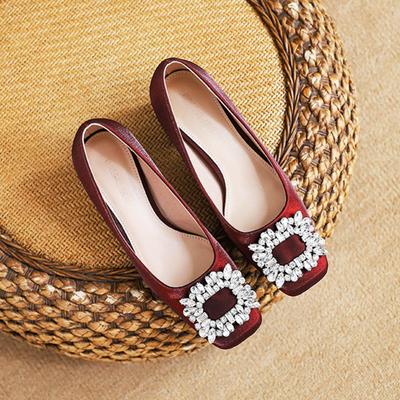 Vierkantkopf High Heels dicker Absatz keine müden Füße Frühling neu große Größe Damenschuhe rot Strass quadratische Schnalle mittlerer Absatz Einzelne Schuhe