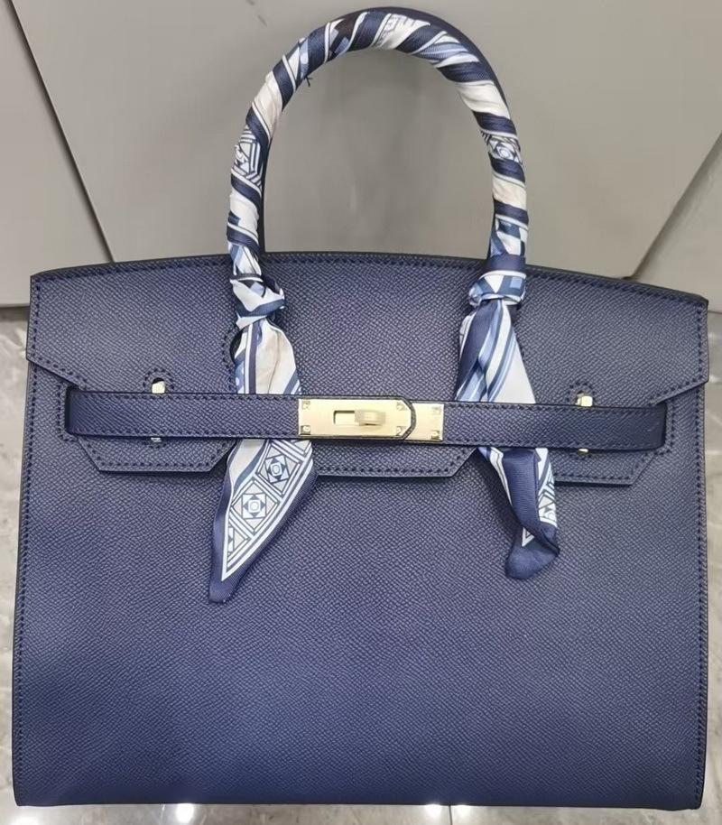 Two-layer EP Palm Pattern Leather Color Matching Platinum Bag (H13-2530BK)