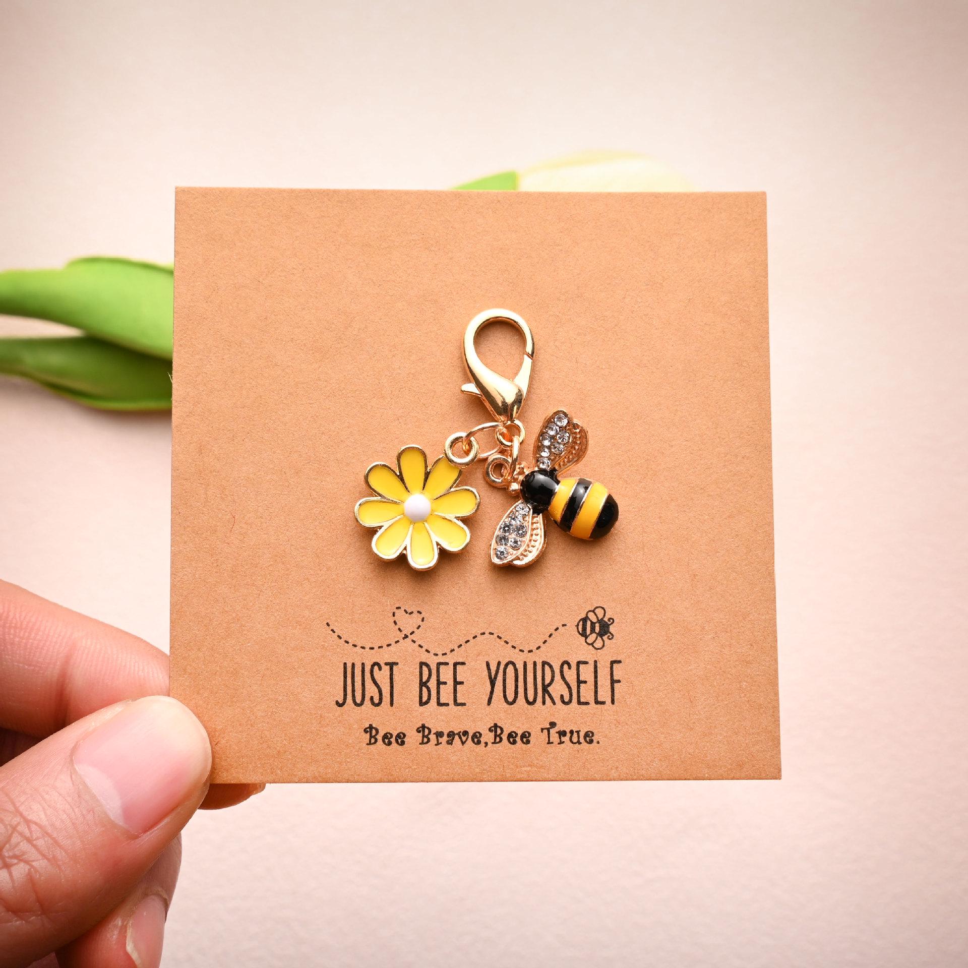 

AlawaysRemember Bee Flower Pendant Keychain Blessing Card Decoration