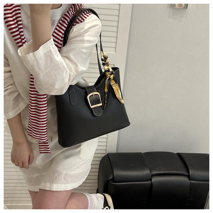 Large Capacity Minimalist Shoulder Tote Bag for Women - 2025 Autumn Collection