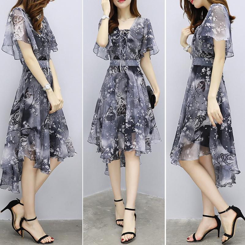 Floral Print Slimming Summer Dress for Plus Size Women with Pleated Hem V-Neck Short Sleeve Regular Waist Line Knee-Length