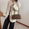 Autumn and winter retro small bag women's 2025 new fashion versatile shoulder underarm bag super fire portable baguette bag