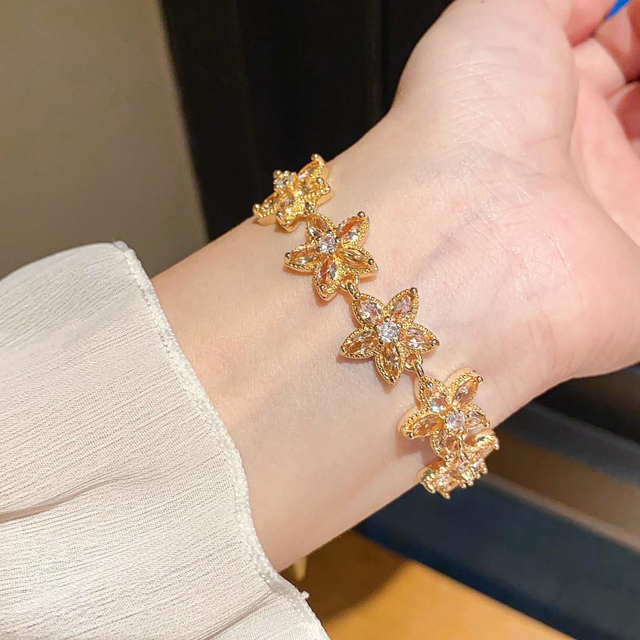Vintage Floral Zircon Stone Jewelry Bracelet With Gold Finish For Gift Giving