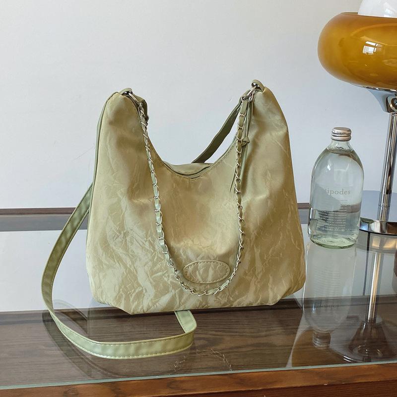 

2025 новый модный тренд большая вместительная сумка-тоут простая повседневная сумка под мышкой женская сумка через плечо-мессенджер с индивидуальностью зелёный