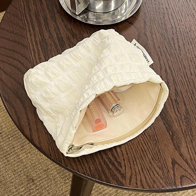 

Small Plaid Makeup Bag - Portable Cosmetic Organizer with Multiple Compartments, Hand Washable - White, & Pink for Travel светло-желтого