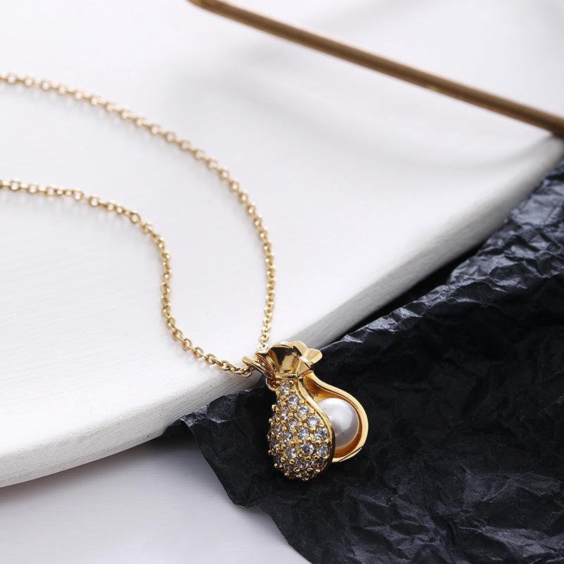 Fashionable Heart Titanium Steel Necklace: Women's Clavicle Chain, Hip Hop Style, Niche Design.