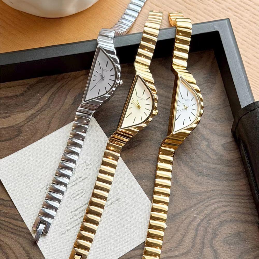Modische und elegante Damenarmbanduhren Goldfarben Unregelmäßiges Dreieck Zifferblatt Luxus Damenuhr Quarz Professioneller Arbeitsplatz