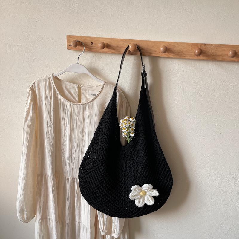 

Large capacity woven bag summer niche design sense hollow straw bag seaside knitted shoulder tote bag чорний