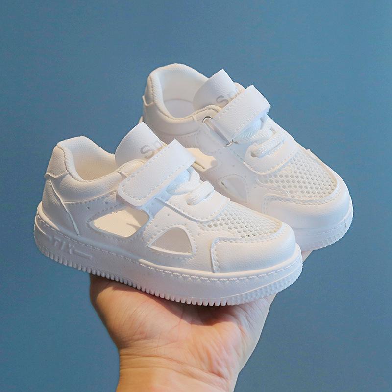 2025 Letnie dziecięce oddychające białe siateczkowe buty sportowe: Chłopięcy projekt Hollow i styl dziewczęcy
