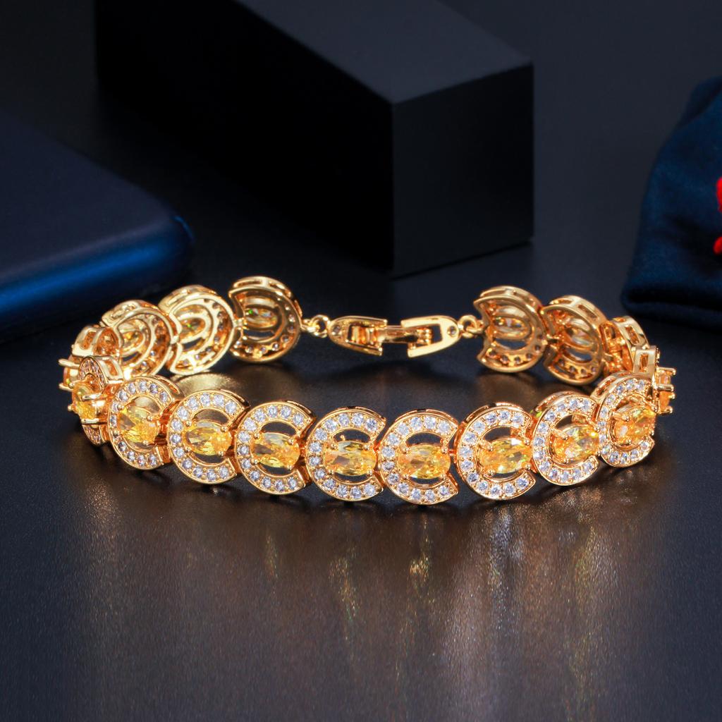 Heller Diamantbesetzter Schmuck Kupfer Galvanisiertes Gold Zirkon Armband Handschmuck Beliebte Accessoires